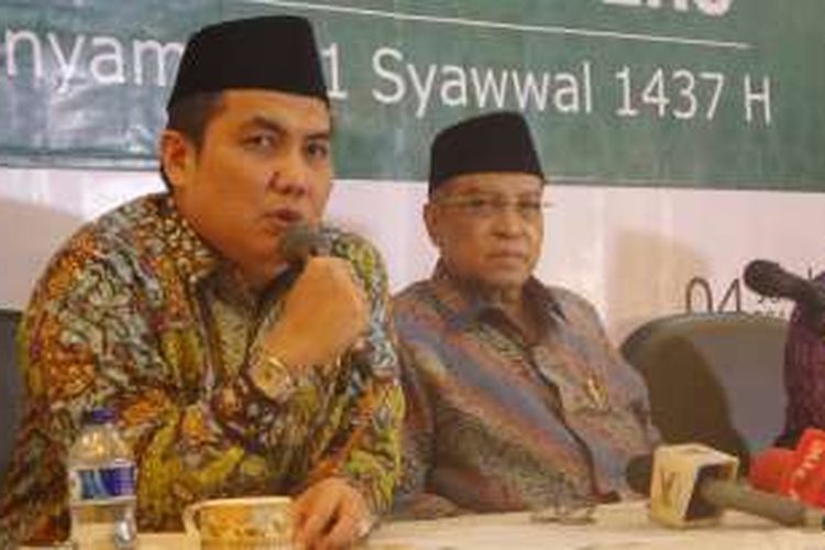 Sekretaris Jenderal PBNU Helmy Faishal Zaini saat memberikan keterangan penetapan hari raya Idul Fitri 2016, di gedung PBNU, Jakarta Pusat, Senin (4/7/2016).