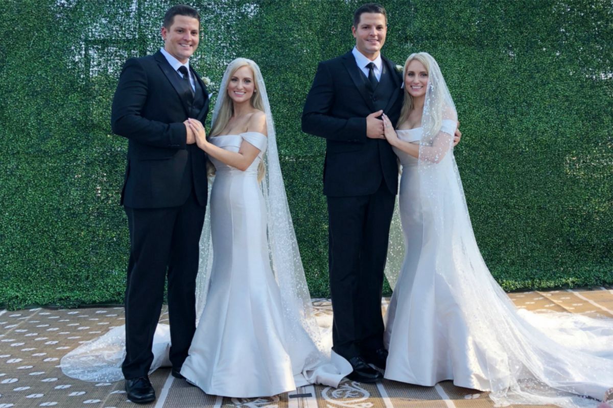 Kembar identik Brittany dan Briana Deane baru-baru ini menikahi kembar identik Josh dan Jeremy Salyers.
