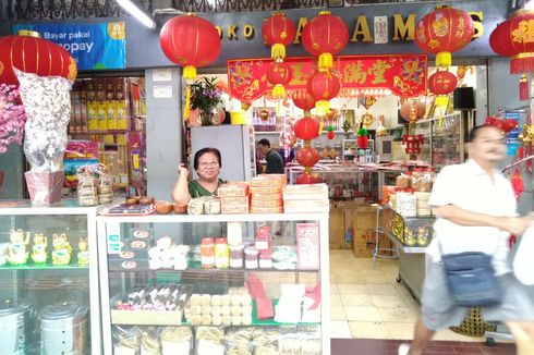 Jelang Imlek, Kue Keranjang Paling Diburu di Jalan Suryakencana Bogor