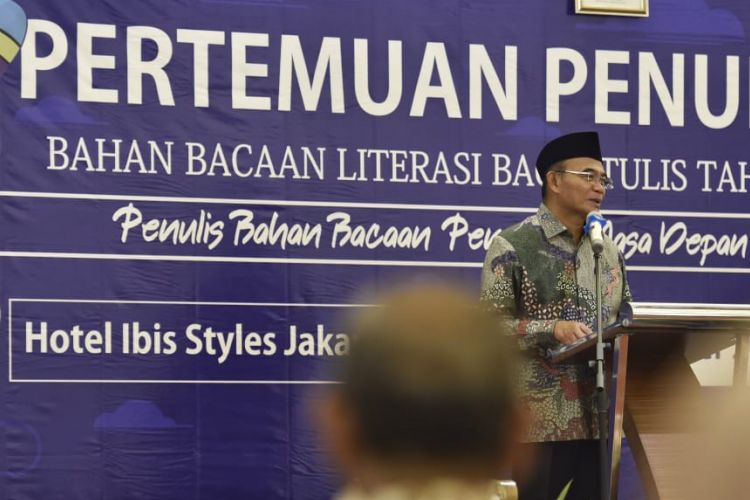 Kementerian Pendidikan dan Kebudayaan (Kemendikbud) memberikan penghargaan kepada 129 penulis, Jumat (19/10/2018), di Jakarta.