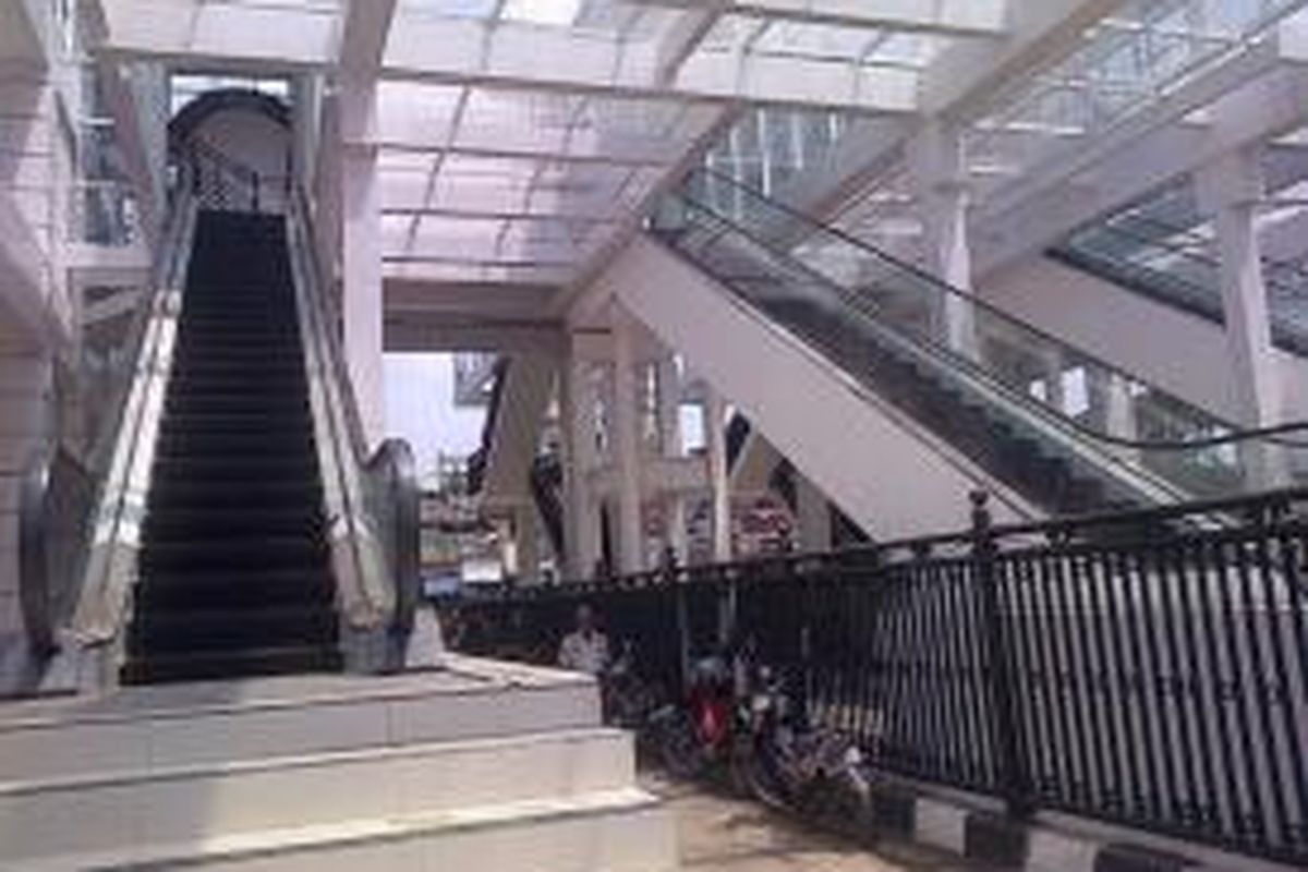Eskalator di Terminal Manggarai, Jakarta Selatan, setelah direnovasi.