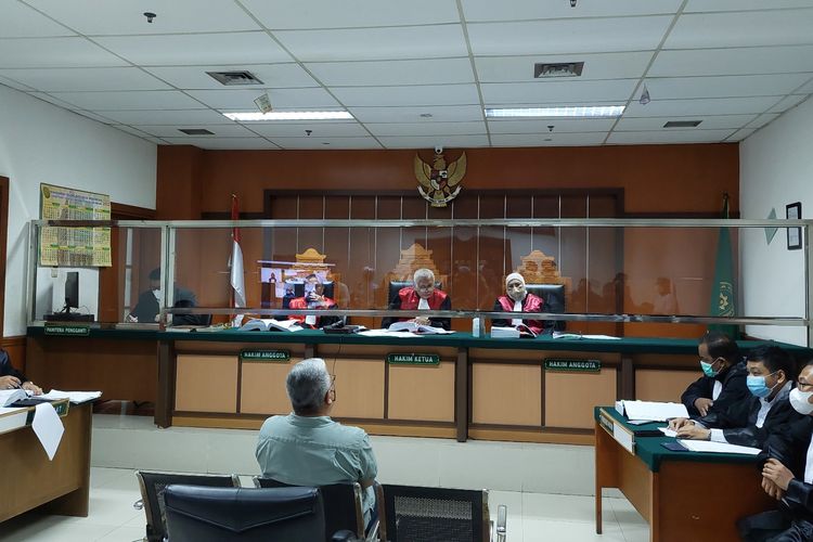 Sidang perkara pemalsuan akta otentik sejumlah aset milik keluarga aktris Nirina Zubir digelar di Pengadilan Negeri Jakarta Barat, Selasa (17/5/2022). 