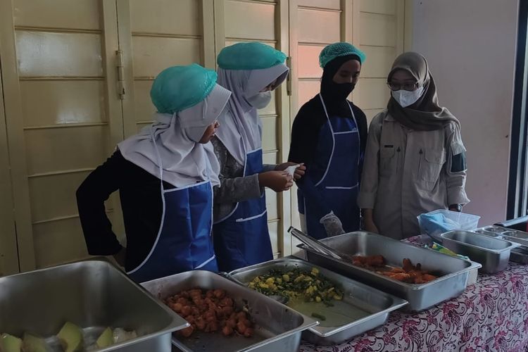 Bebas Nambah Nasi dan Lauk Hangat, Uji Coba MBG Prasmanan di Batang Disukai Siswa