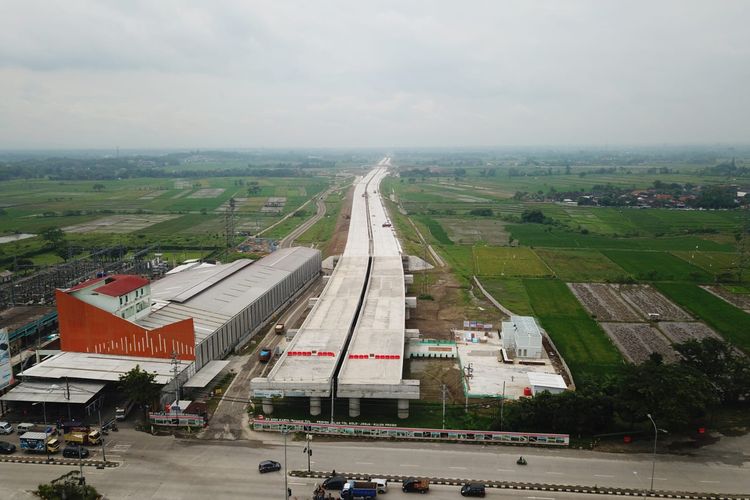 Pembangunan Jalan Tol Solo-Yogyakarta-YIA Kulon Progo sepanjang 96,57 kilometer. Jalan tol Solo-Klaten dibuka secara fungsional sepanjang 6 km untuk mudik Lebaran 2023.