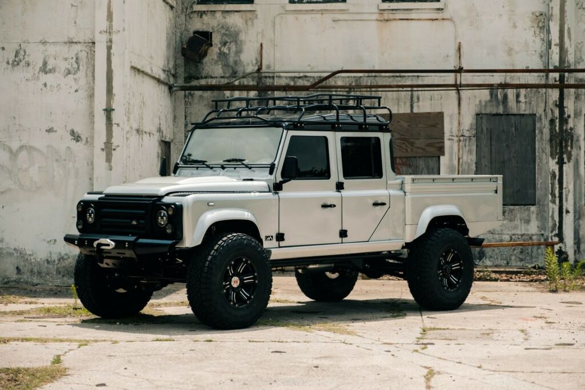 Land Rover Defender 130 Himalaya 4x4