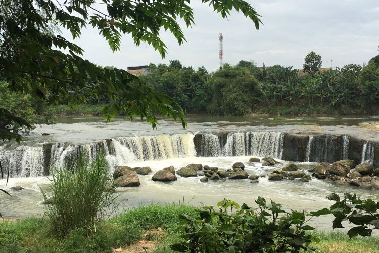 Curug Parigi di Kampung Parigi, Kecamatan Bantargebang, Kota Bekasi, Jawa Barat, Jumat (5/1/2018). 