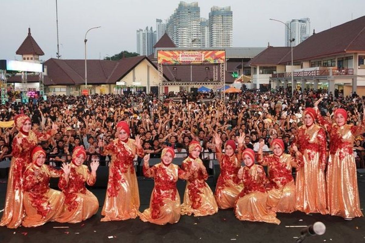 Grup musik kasidah, Nasida Ria, telah 45 tahun berkarya. Di masa pandemi, mereka tak lagi pentas di hadapan orang banyak, tapi beralih ke ranah virtual.