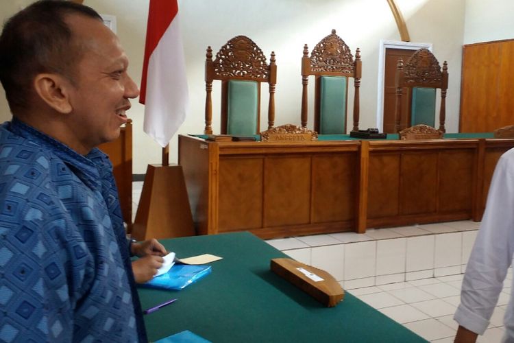 Handoyo Adianto, penggugat kasus ibu Rp 1,8 miliar saat akan sidang di Pengadilan Negeri Garut, Kamis (13/4/2017).