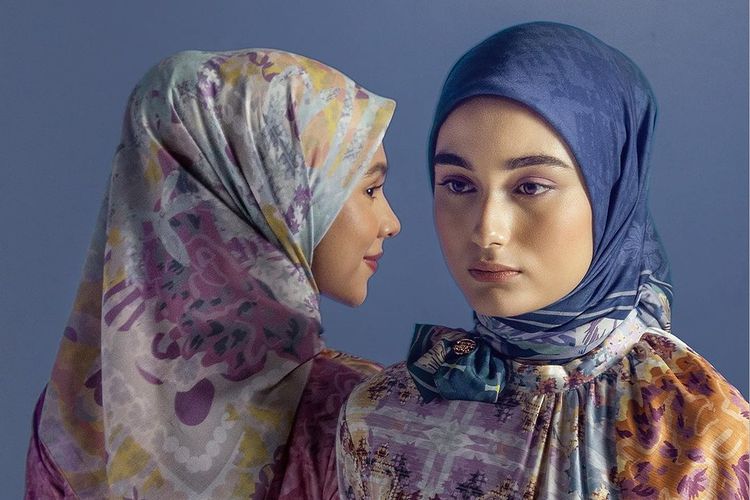 Hijab voal dari koleksi Ria Miranda