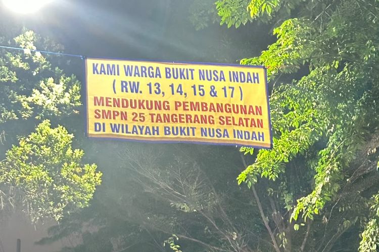 Polemik Pembangunan SMPN 25 Tangsel, Kini Spanduk Dukungan Bertebaran