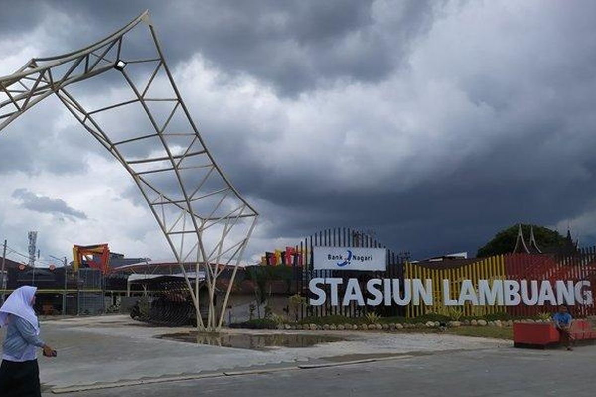 Penampakan gerbang Stasiun Lambuang Kota Bukittinggi, Senin (4/3/2024).