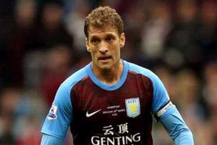 Kapten Aston Villa, Stiliyan Petrov, resmi mengundurkan diri dari sepak bola. 