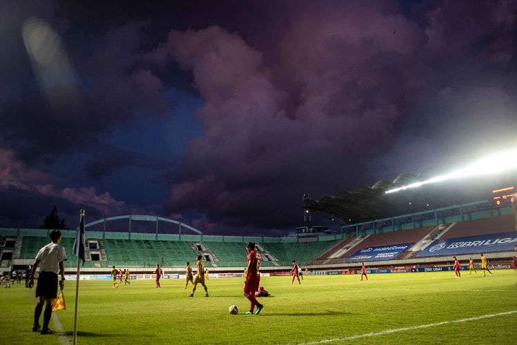 Pertandingan pekan 17 penutup seri 3 Liga 1 2021-2022 antara Persija Jakarta melawan Bhayangkara FC yang berakhir dengan skor 0-0 di Stadion Maguwoharjo Sleman, Sabtu (11/12/2021) petang.