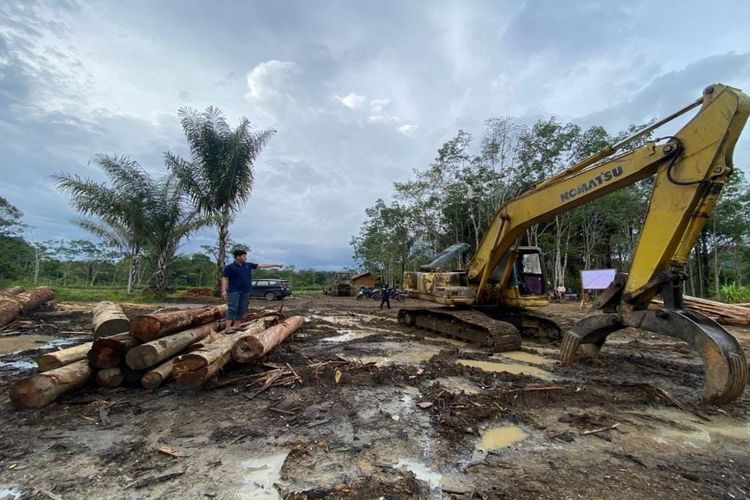 Penyegelan Alat Berat dan Kayu Log di PHAT JAM di Hulu Sungai Batang Toru,  Kec. Arse, Kab. Tapsel. 