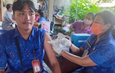 Vaksinasi booster dosis kedua untuk masyarakat umum di Kabupaten Buleleng, Provinsi Bali, dimulai, Selasa (24/1/2023).