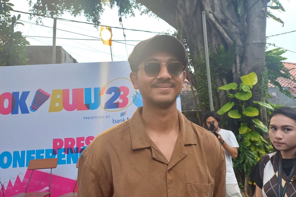 Arya Saloka saat konferensi pers Tepok Bulu 2023 di Kemang, Jakarta Selatan, Senin (13/11/2023).
