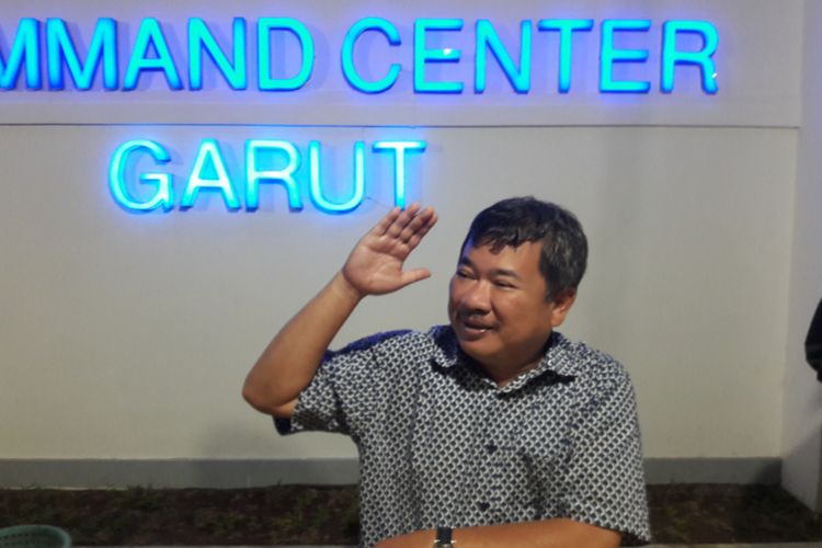 Bupati Garut Rudy Gunawam saat diwawqncara wartawan di Comand Centre Pemkab Garut, minggu (29/03/2020)