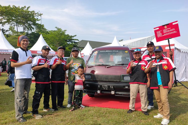 Komunitas Daihatsu Zebra Club (ZEC) di Cirebon dengan Daihatsu Zebra Minivan 1.0