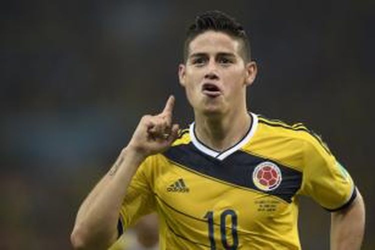 Gelandang serang Kolombia, James Rodriguez, merayakan salah satu dari golnya ke gawang Uruguay, pada laga 16 besar Piala Dunia, di Estadio do Maracana, Rio De Janeiro, 28 Juni 2014. Kolombia memenangi laga itu dengan skor 2-0. Rodriguez menyelesaikan transfer dari AS Monaco ke Real Madrid, pada Selasa (22/7/2014).