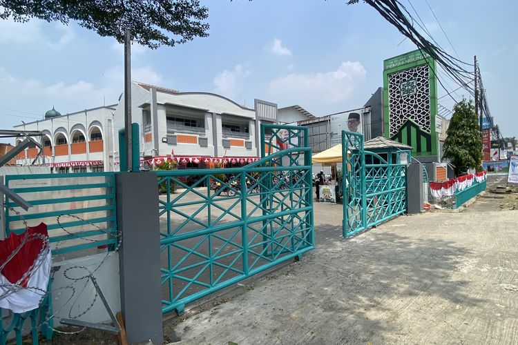 Sekolah Swasta di Tangsel Digeruduk Massa: Pagar Dirobohkan, Dipicu Sengketa