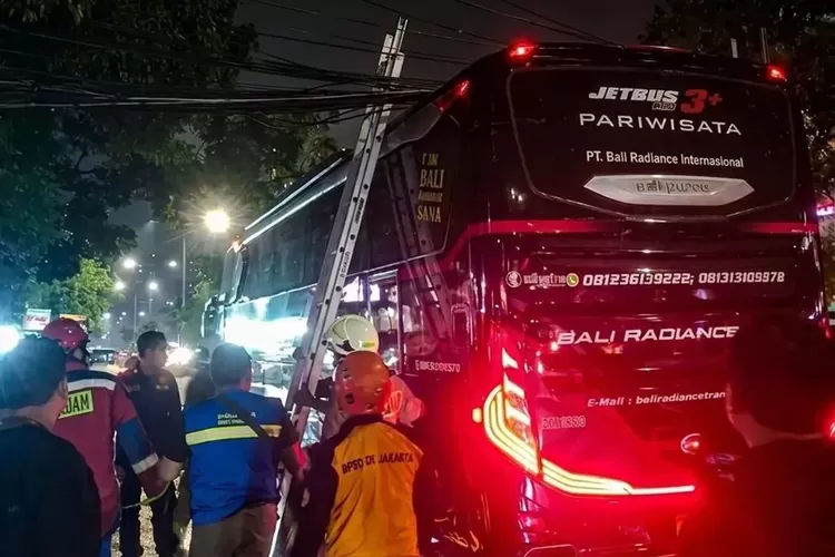 Tiang Optik Roboh di Tamansari Jakbar, Lalu Lintas Sempat Terganggu