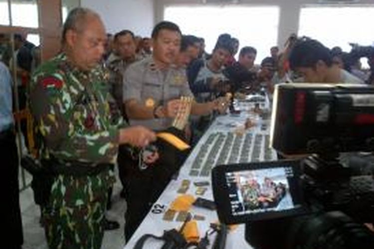 Operasi Camar Maleo II, Polisi temukan barang bukti Ratusan Amunisi, senjata oerganik M16 di lokasi kontak tembak di Desa Maranda, Poso, Sulawesi Tengah.