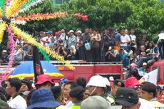 Warga Penasaran Lihat Jokowi, Mobil Damkar di Bundaran HI 