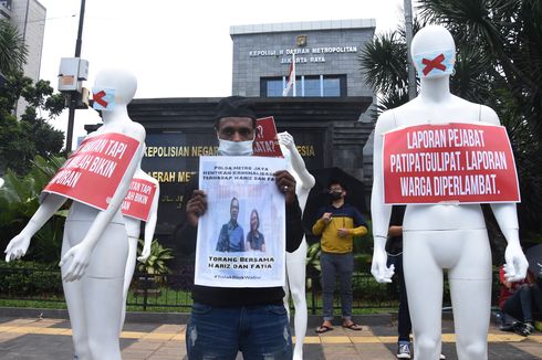 Koalisi Masyarakat Gelar Aksi Solidaritas untuk Hariz Azhar dan Fatia Maulidiyanti