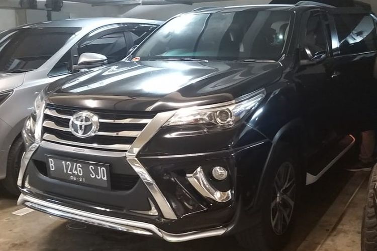 Komisi Pemberantasan Korupsi (KPK) melelang dua unit mobil Toyota Fortuner dan dan satu unit Avanza milik terpidana korupsi Lissa Rukmi Utari, Selasa (14/2/2023).