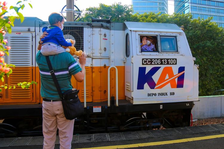 Ilustrasi kereta api. Simak jadwal dan harga tiket kereta api Rute Semarang-Jakarta terbaru 2023.
