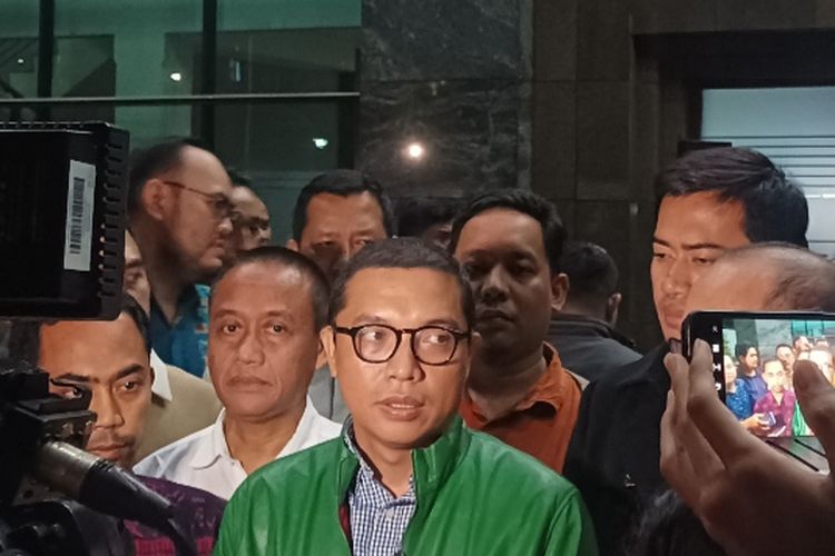 Ketua DPP PPP Achmad Baidowi di Gedung MK usai mendaftarkan sengketa hasil Pileg 2024 pada Sabtu (23/3/2024).