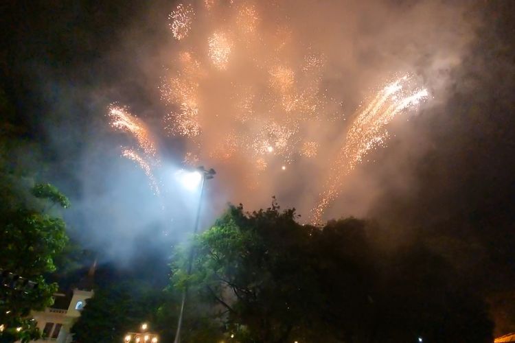 Pesta Kembang Api Malam Tahun Baru 2024 di Kota Solo, Jawa Tengah.