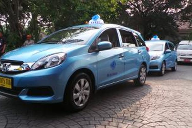 Taksi reguler jenis Multi Purpose Vehicle (MPV) Honda Mobilio yang diluncurkan PT Blue Bird Tbk. 