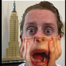 Macaulay Culkin Pakai Masker Unik 