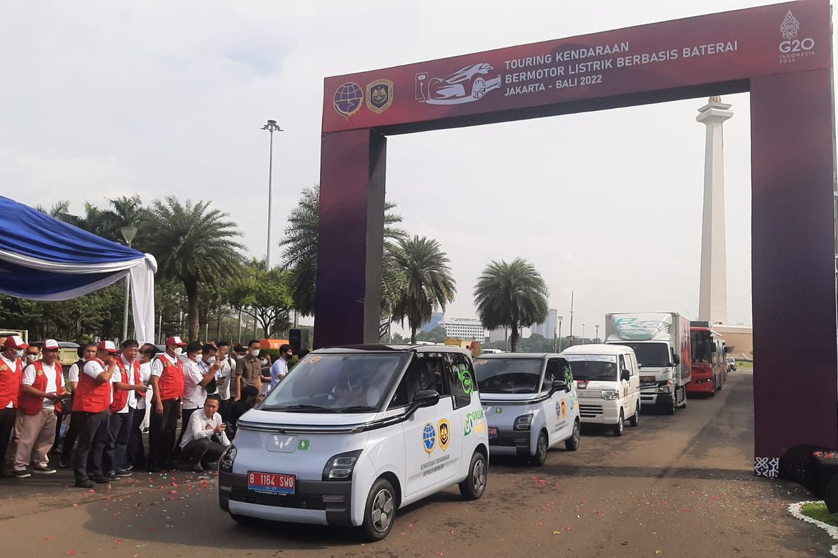 Touring Kendaraan Bermotor Listrik Berbasis Baterai Jakarta-Bali 2022 di Jakarta, Senin (7/11/2022)