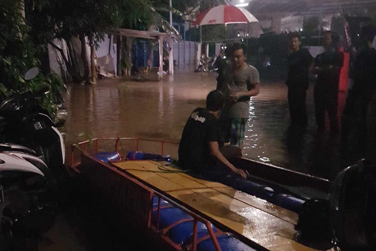 Banjir di RW 04 Kelurahan Cipinang Melayu, Jakarta Timur Sabtu (20/2/2021).