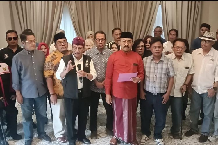 Elemen Masyarakat Jawa Timur (Jatim) mendukung putusan Mahkamah Konstitusi (MK) Nomor 136/PUU-XII/2024 soal netralitas aparatur sipil negara (ASN) dan aparat kepolisian dalam Pemilihan Kepala Daerah (Pilkada) Serentak.
