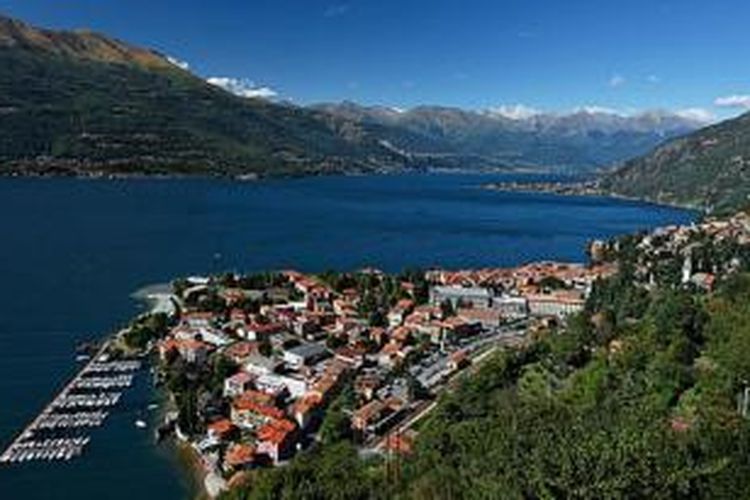 Kota Bellano di tepian Danau Como, Italia.