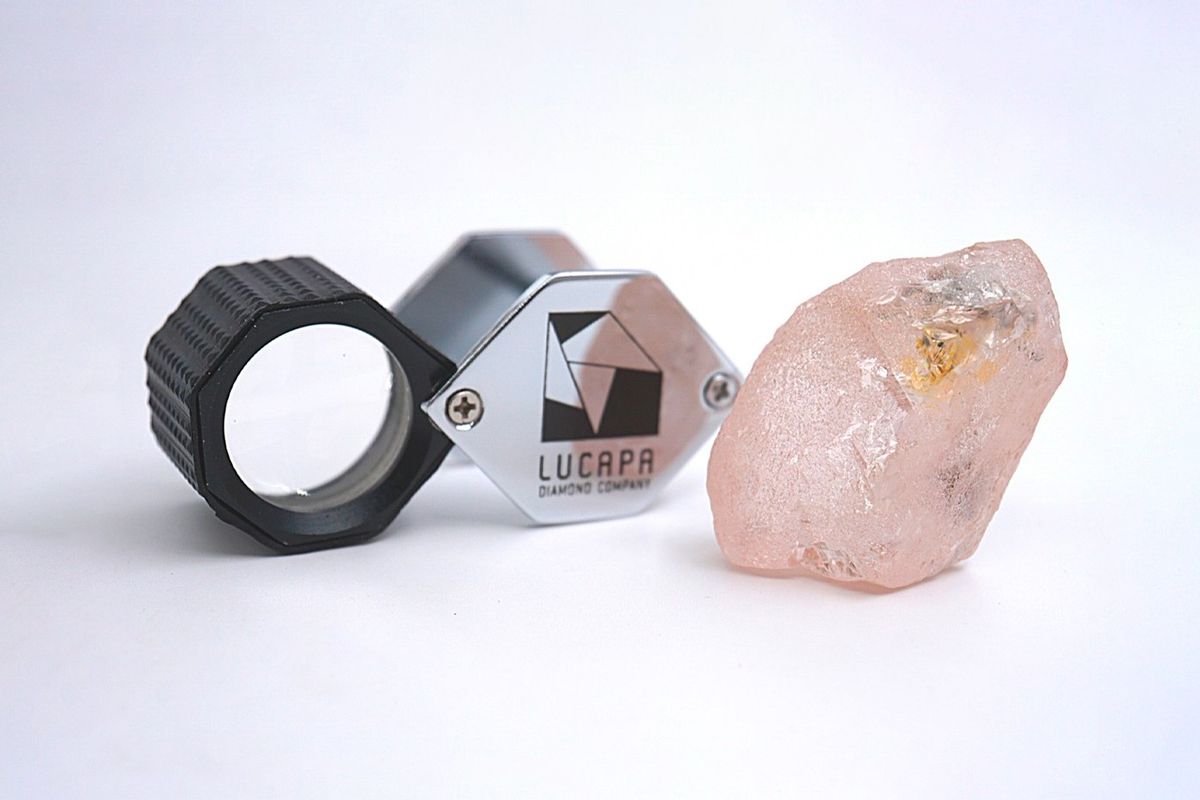 Lulo Rose, berlian merah muda seberat 170 karat berusia 300 tahun yang ditemukan di tambang berlian aluvial Lulo, Angola, Afrika bagian selatan.