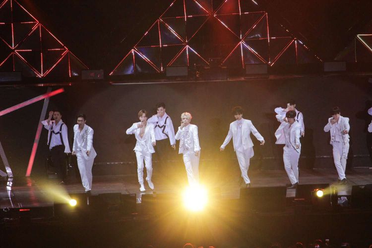 Boyband asal Korea Selatan Super Junior menggelar konser Super Show 8 di Indonesia Convention Exhibition (ICE), BSD, Tangerang, Banten, Sabtu(11/1/2020).