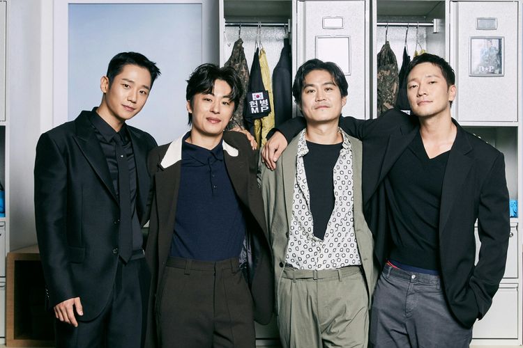 Para pemain serial D.P, aktor Jung Hae In, Koo Kyo Hwan, Kim Sung Kyun, dan Son Seok Gu