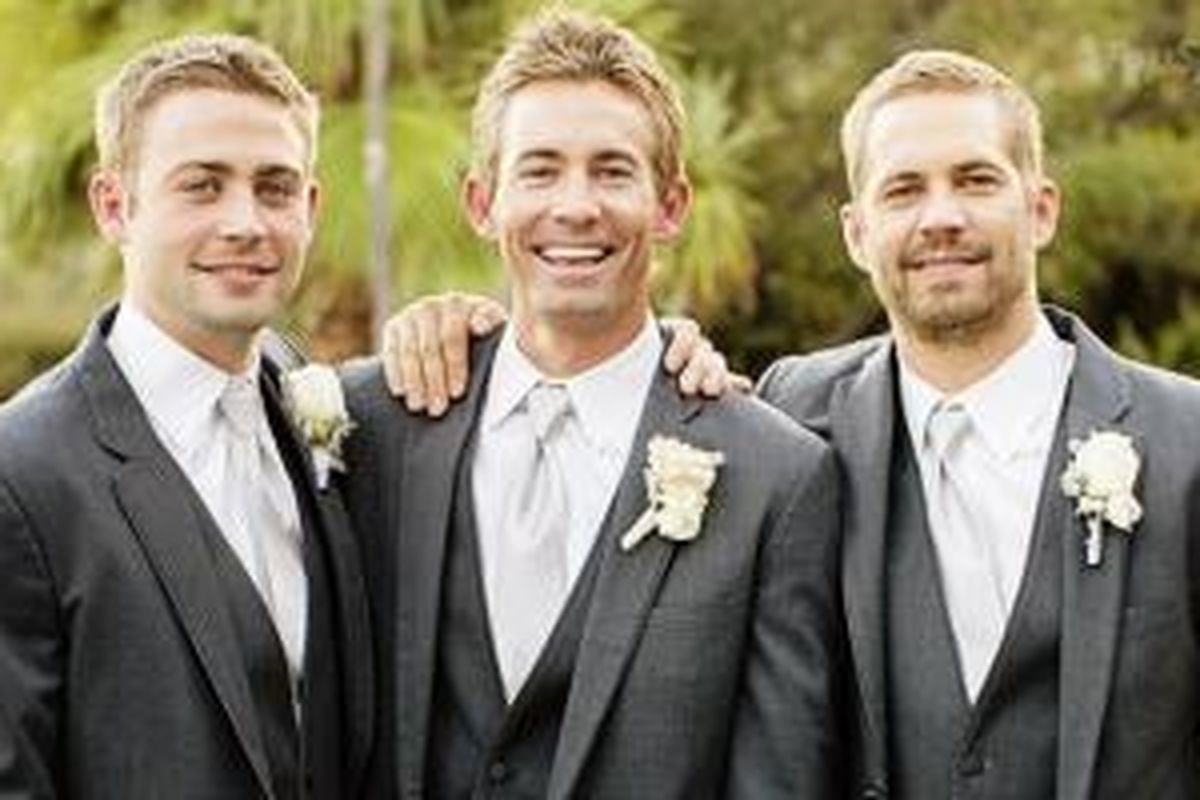 Paul Walker (kanan) dan dua saudaranya termasuk Cody Walker (kiri).