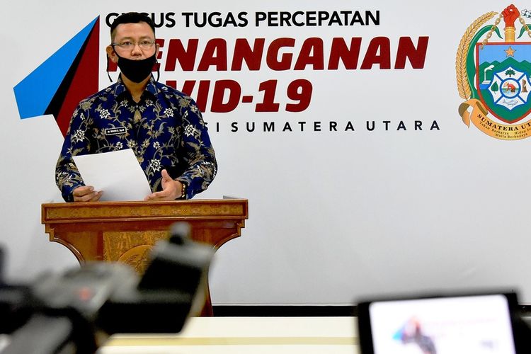 Juru Bicara Gugus Tugas Percepatan Penanganan Covid-19 Sumut Mayor Kes Whiko Irwan memberikan keterangan perkembangan penanganan Covid-19 di Sumut dalam konferensi pers secara live di media center Gugus Tugas Covid-19 di kantor gubernur Sumut, Rabu (15/4/2020)