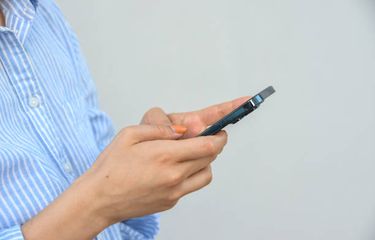 Cara cek nomor BPJS Kesehatan pakai NIK lewat HP.