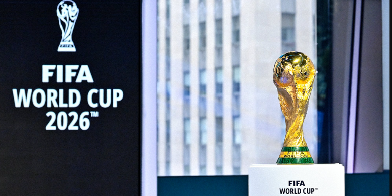 Trofi Piala Dunia yang akan diperebutkan kembali dalam Piala Dunia 2026 di Amerika Serikat, Kanada dan Meksiko. Piala Dunia 2026 akan menggunakan format baru karena diikuti 48 negara yang dibagi dalam 12 grup di mana dua tim teratas setiap grup plus delapan peringkat ketiga terbaik maju ke babak 32 besar.