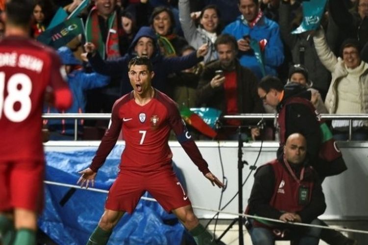 Kapten Portugal, Cristiano Ronaldo, merayakan golnya ke gawang Hungaria dalam laga Kualifikasi Piala Dunia 2018 di Estadio da Luz, Lisabon, 25 Maret 2017.