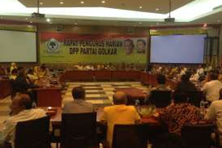 Rapat perdana DPP Golkar hasil Munas Riau
