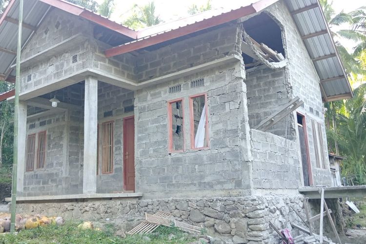 Gempa M 7,7 Rusak Ratusan Rumah di Nagekeo, Pengungsi dan Pasien Butuh Tenda
