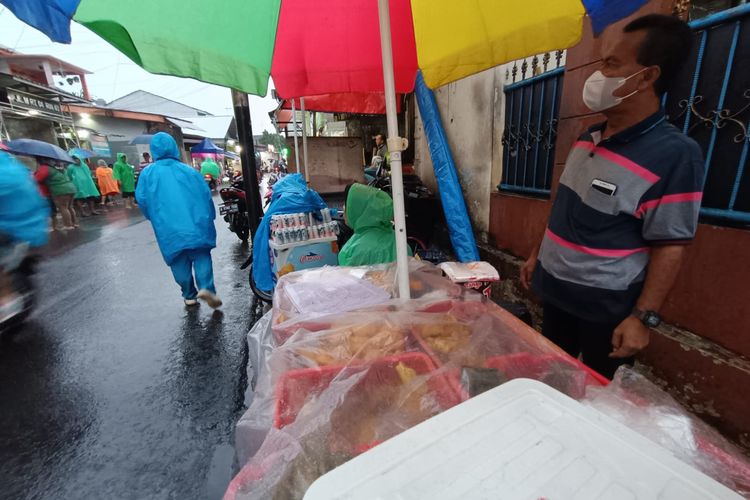 Pedagang takjil di Jalan Cipinang Muara, Kecamatan Jatinegara, Jakarta Timur, Rabu (29/3/2023).