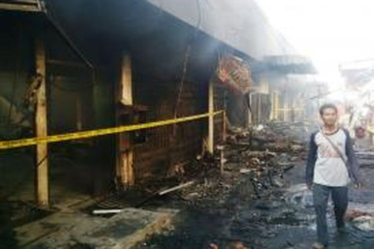 Inilah kondisi Pasar Induk Kabupaten Bondowoso, Jawa Timur, yang ludes terbakar, Jumat (12/9/2014). 